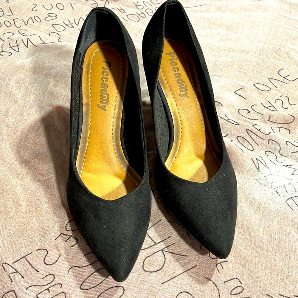 Piccadilly kitten heel shoes in euc black high heel shoe